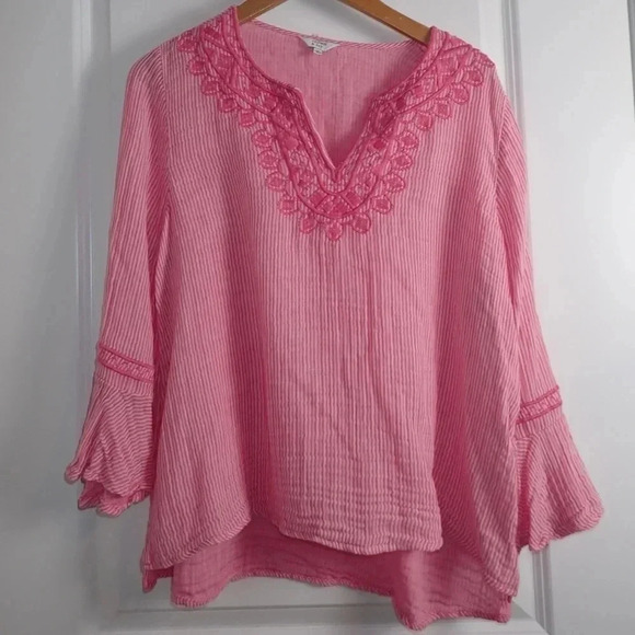 Crown & Ivy Pink/White Pinstripe Seersucker embroidered v-neck collar 3/4 sleeve - Picture 1 of 5